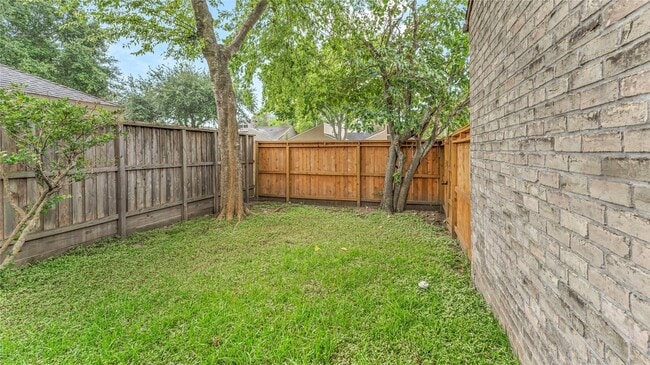 Building Photo - 10919 Paulwood Dr