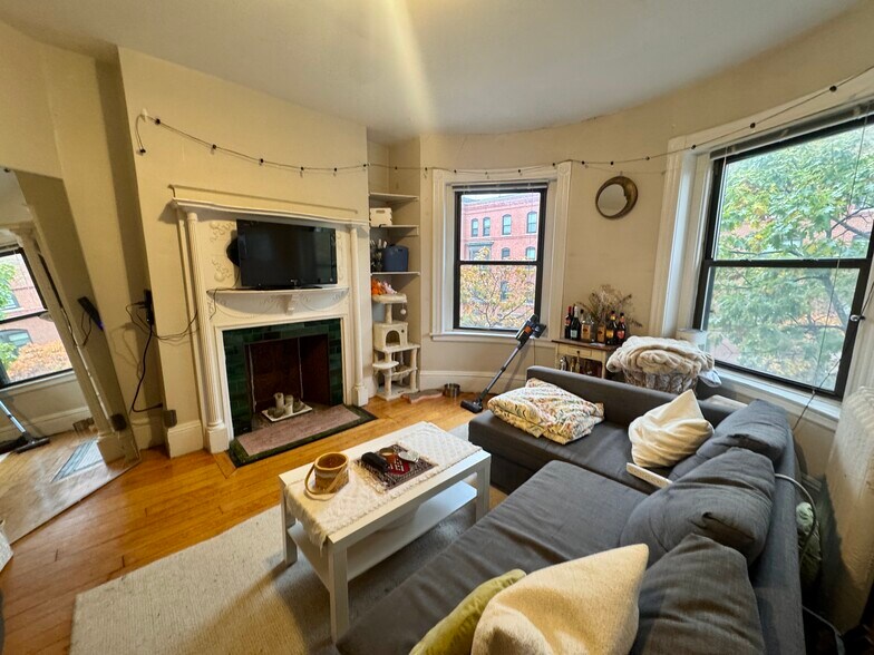 Building Photo - 614 Columbus Ave