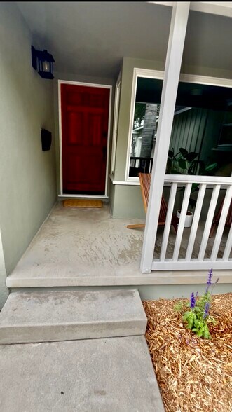 Building Photo - 6945 Cedros Ave