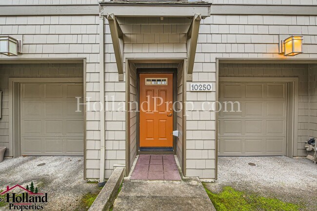 Building Photo - Spacious Home with High Ceilings and Modern Comforts!