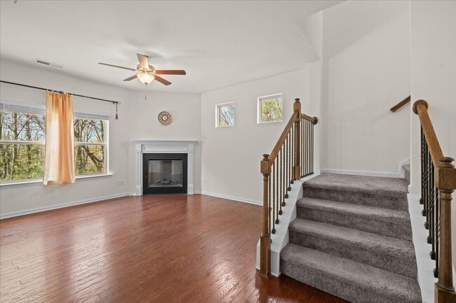 Building Photo - 1407 Red Hill Dr