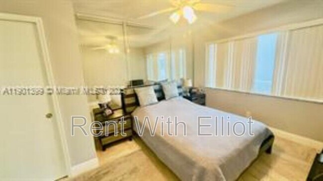 Building Photo - 329 SE 3rd St