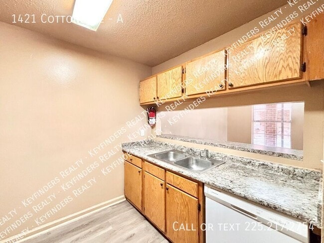 Building Photo - 1421 Cottondale-A