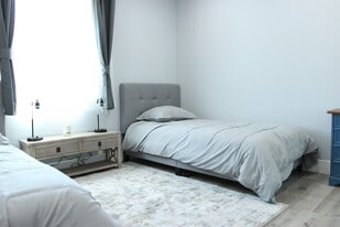 Building Photo - 433 S Wilton Pl