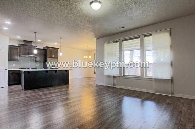 Building Photo - 5 Bed, 3 Bath Home with Tesla Charger in Orchards Near Hockinson Meadows Park