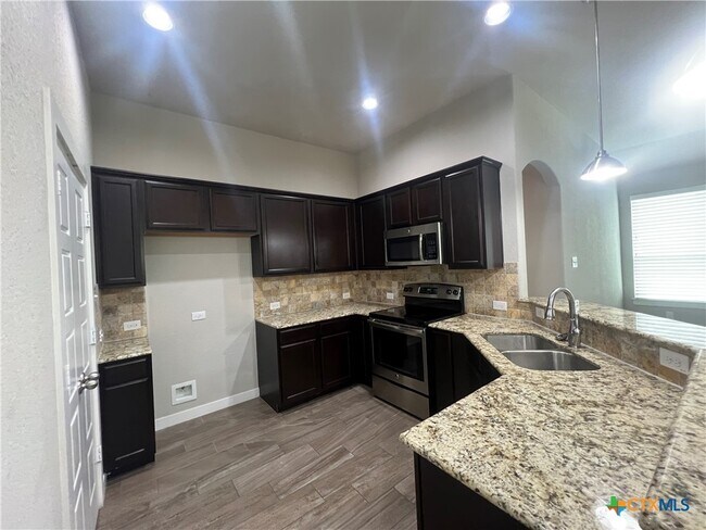 Building Photo - 1119 Creekside Orchard