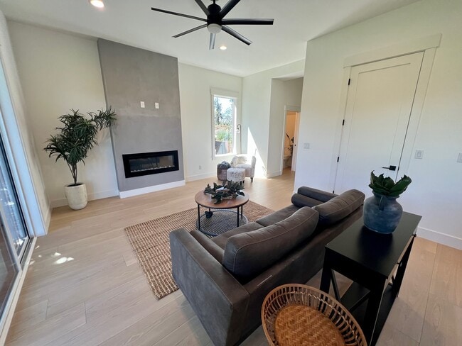 Building Photo - 107 Golf Vw Dr