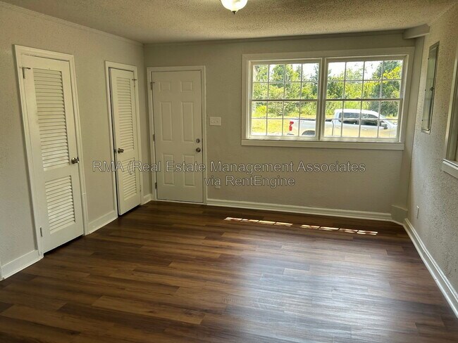 Building Photo - 1321 Drewery Ave