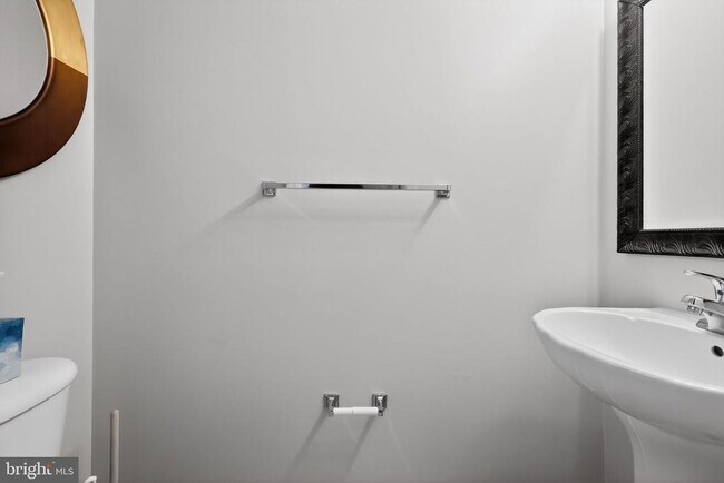 Building Photo - 1455A N Van Dorn St