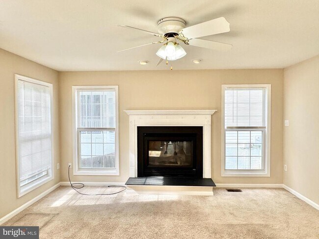 Building Photo - 9 Kimberly Dr