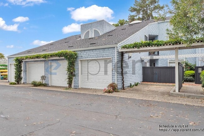 Building Photo - 749 Barnegat Ln