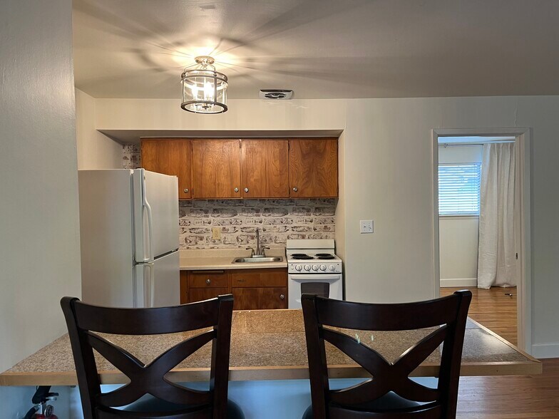 Primary Photo - 723 K St SE