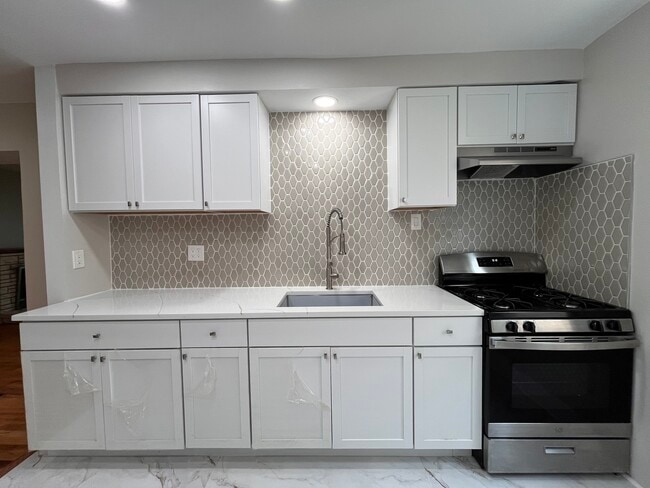 Building Photo - 5238 S Hamlin Ave