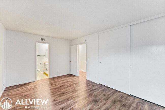 Building Photo - 7572 Amazon Dr