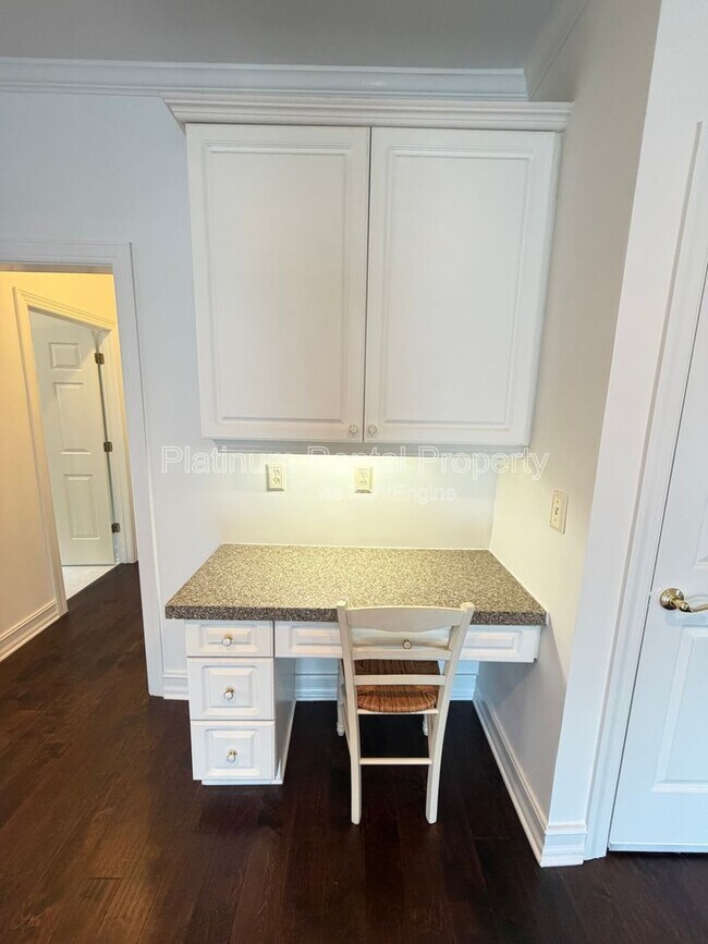 Building Photo - 7020 Grassmoor Grange Way