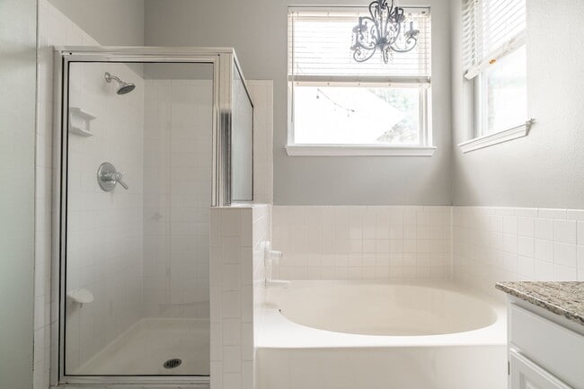 Building Photo - Fabulous & Spacious 4 Bedroom home in Har-Ber Meadows w/bonus room!