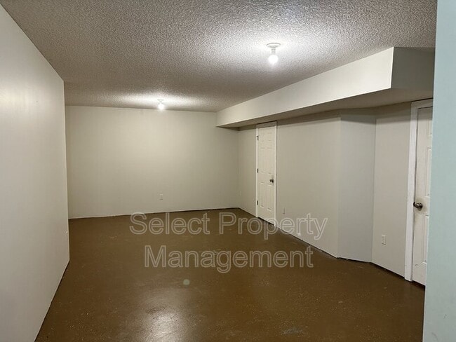 Building Photo - 8531 Forsythia Ct
