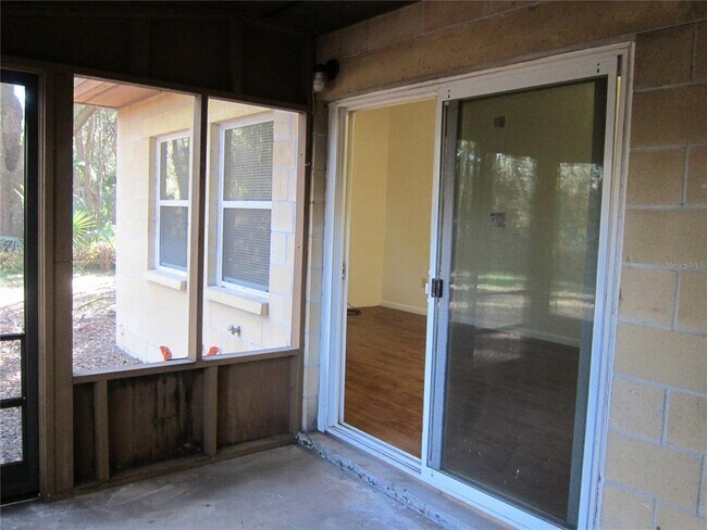 Building Photo - 208 NE 7th Pl