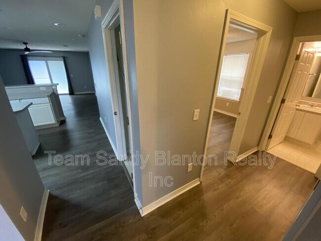 Building Photo - 10340 Chinaberry Ct