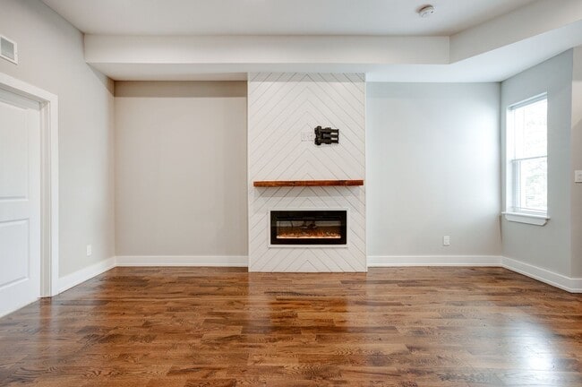 Building Photo - 2638 N 33rd St