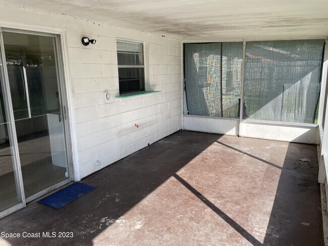 Building Photo - 284 Sylvia Rd