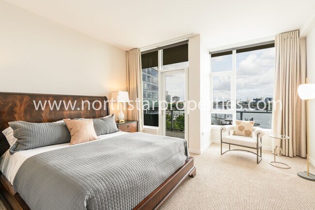 Building Photo - Unobstructed Views at The Strand