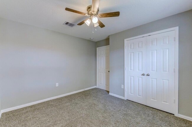 Building Photo - 5824 Glen Lee Dr