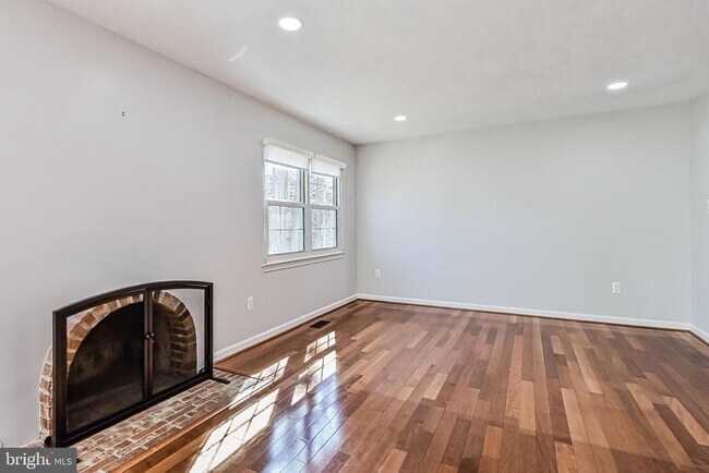 Building Photo - 9929 Hemlock Woods Ln