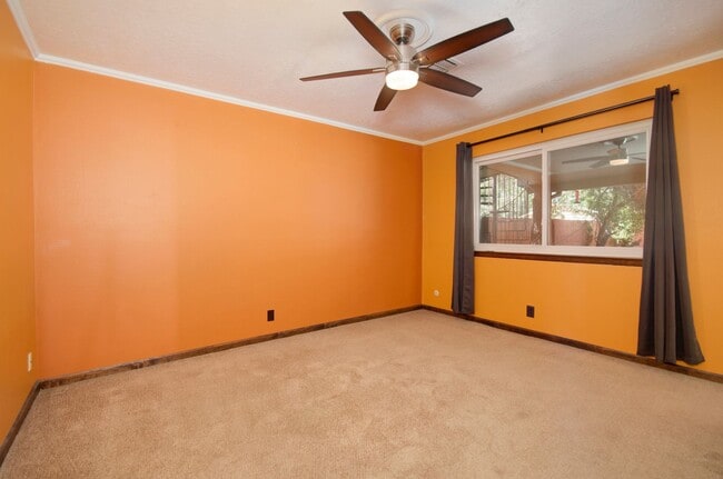 Building Photo - Amazing 3 Bedroom in the Academy Neighborhood