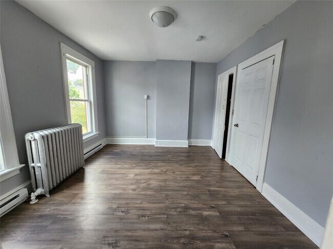 Building Photo - 30 Conklin St