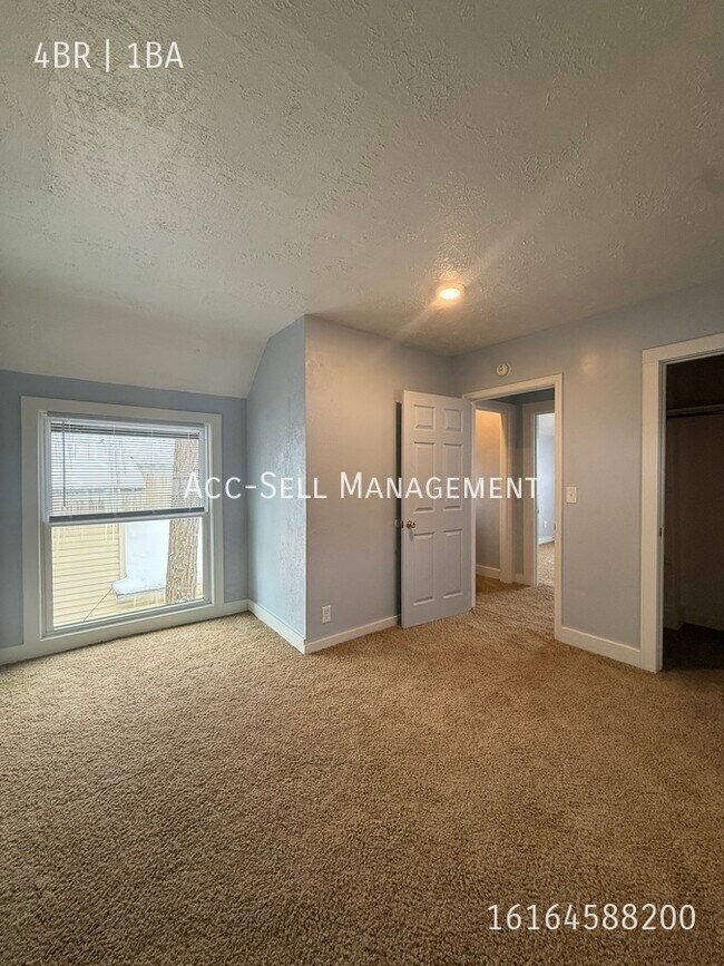 Building Photo - 745 7th St NW