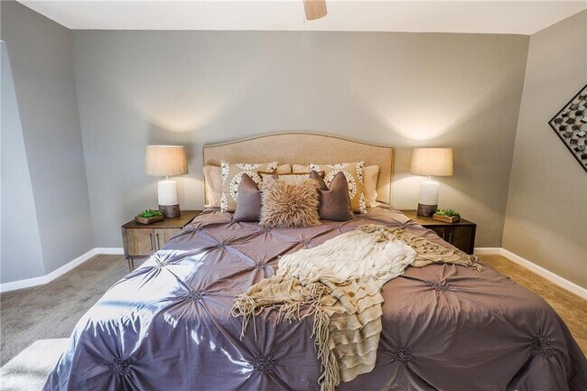 Building Photo - 407 W Odell St