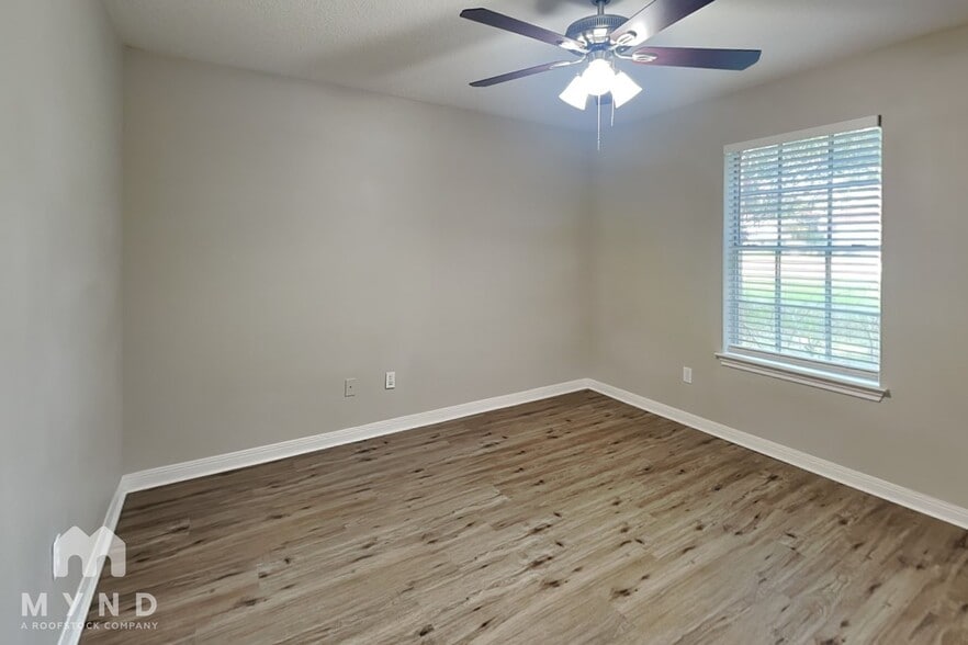 Building Photo - 598 Orangewood Dr