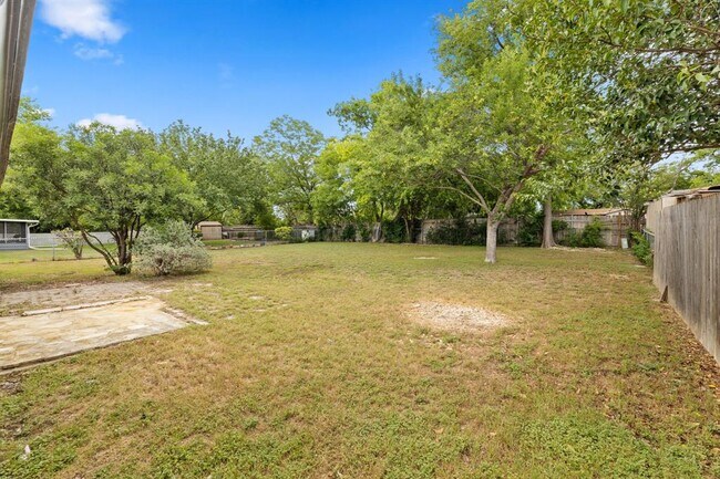 Building Photo - 1100 Red Cliff Dr