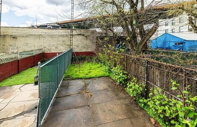 Building Photo - 32 Garnet St