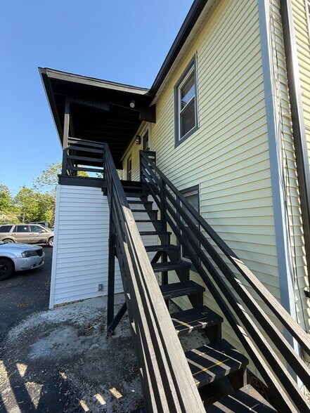 Building Photo - 54 Henry St