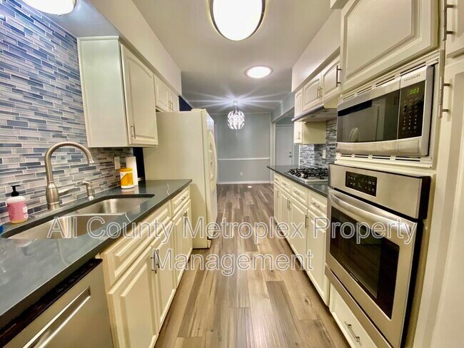 Building Photo - 3773 High Vista Dr