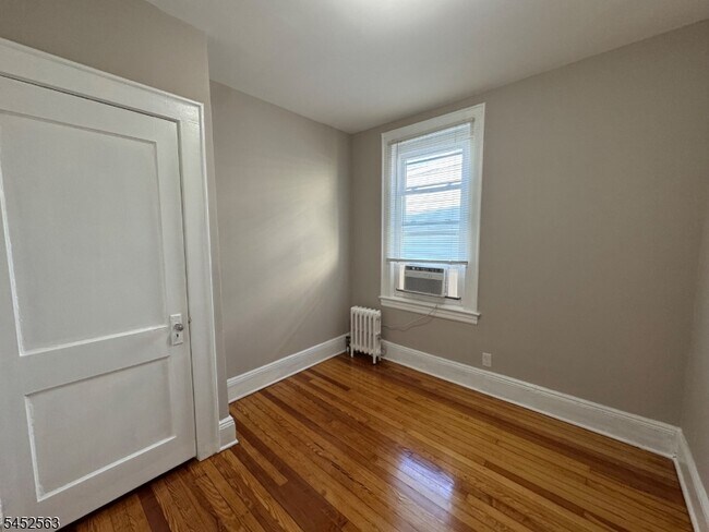 Building Photo - 271 Davis Ave
