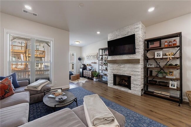 Building Photo - 4337 Parkside Pl