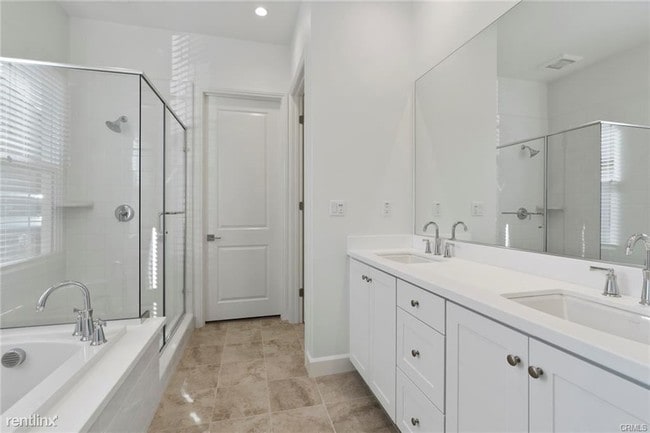 Building Photo - 4 br, 3 bath House - 82 Meander