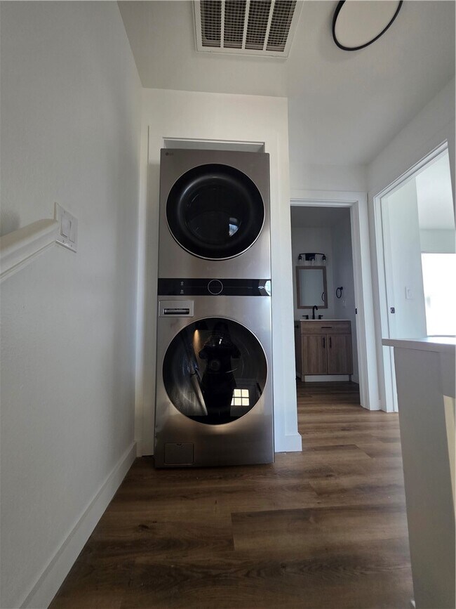 Building Photo - 2302 SE Jayel Terrace