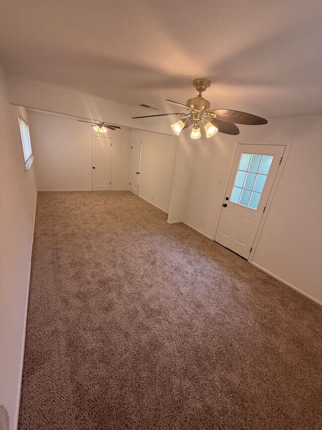 Building Photo - Beautiful 3 bedroom and 1 bathroom home in Arden Arcade!