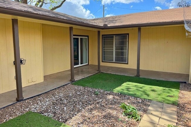 Building Photo - 1901 Wenonah Ave