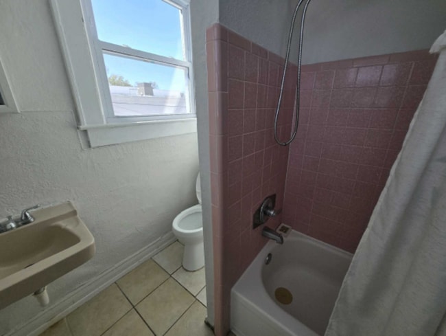 Building Photo - 2904 W Chestnut St