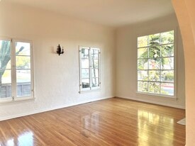 Building Photo - 3371 Tyburn St