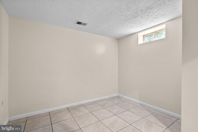 Building Photo - 8913 Tonbridge Terrace