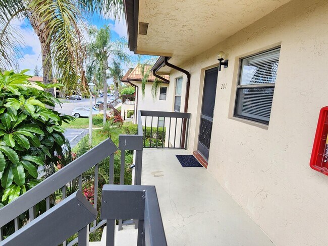 Building Photo - 7149 Golf Colony Ct