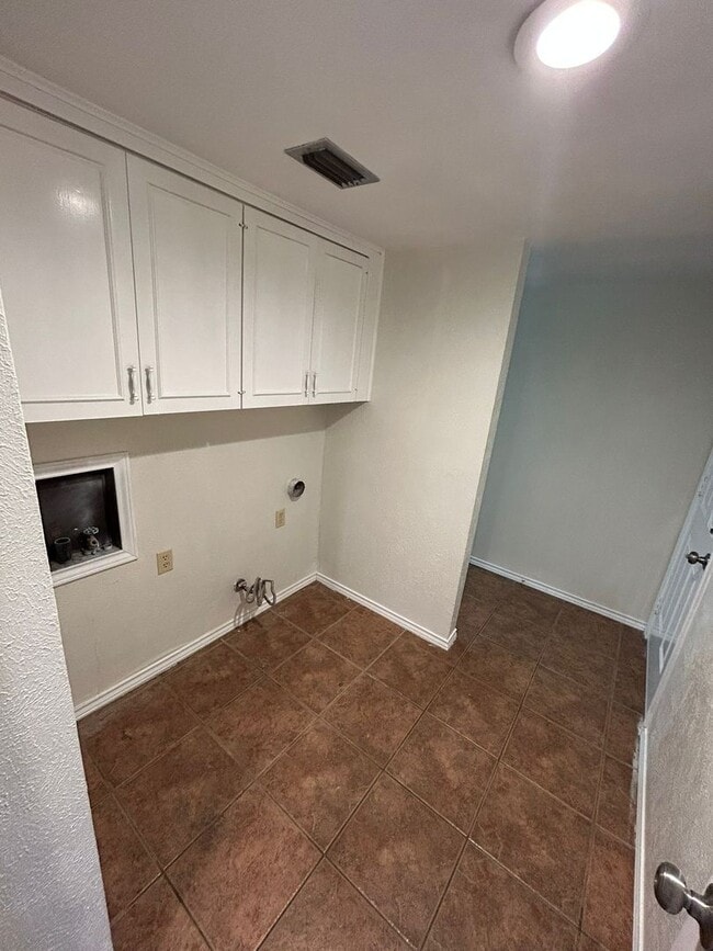 Building Photo - 1801 Haymeadow