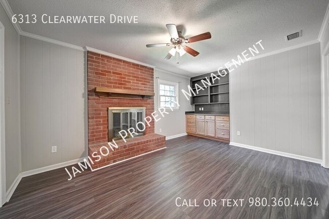 Building Photo - 6313 Clearwater Dr