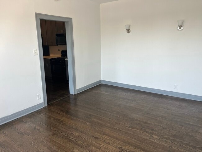 Building Photo - 1918 S Sawyer Ave